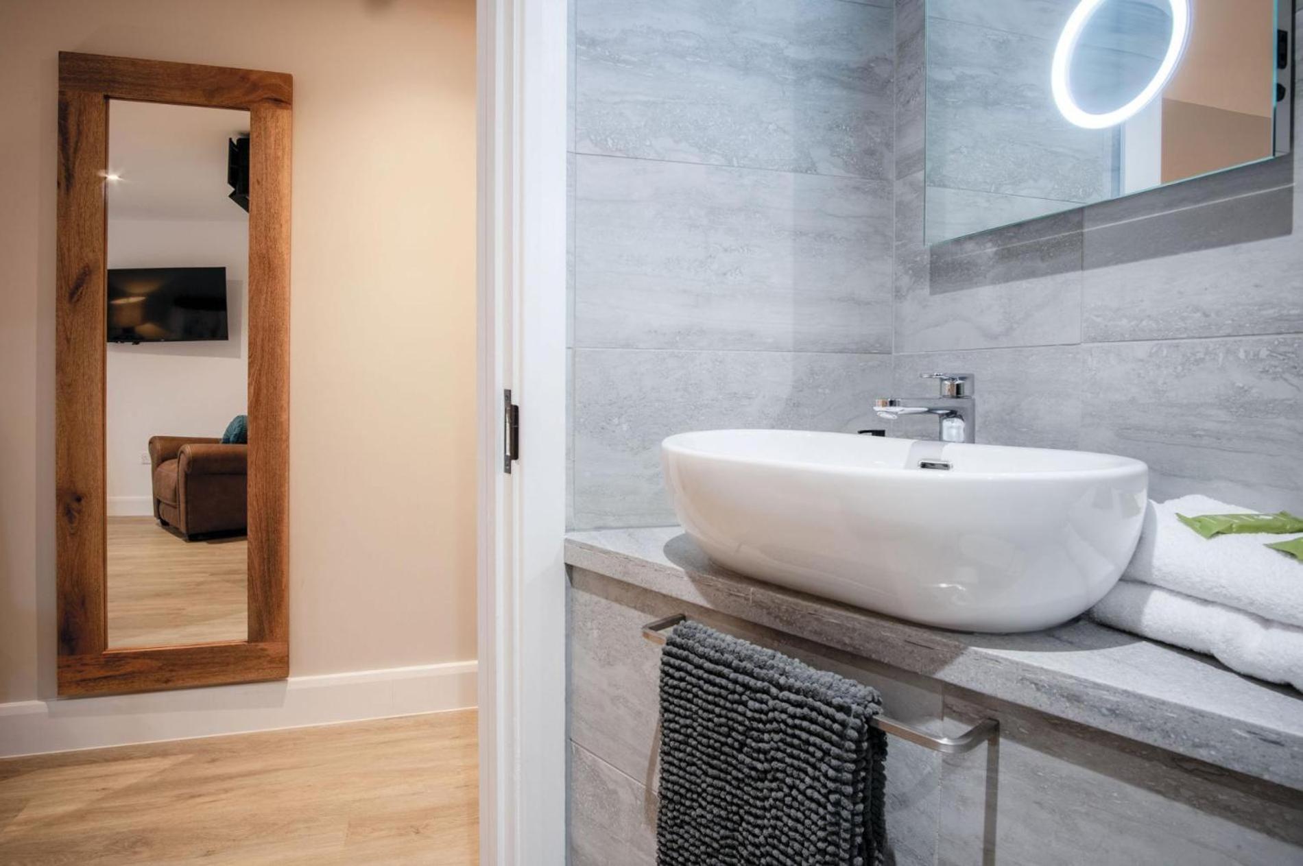 Suite 1 - Sleeping Giant Hotel - Pen Y Cae Inn Brecon Ngoại thất bức ảnh